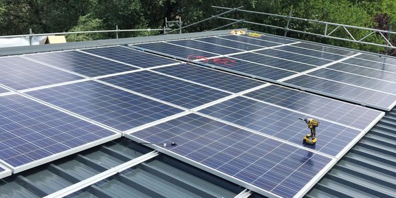 Solaranlagen für Dächer und Fassaden, umweltgerechte Energie 